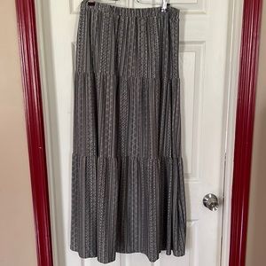 ⭐️BOGO⭐️ Lularoe L Poppy maxi skirt